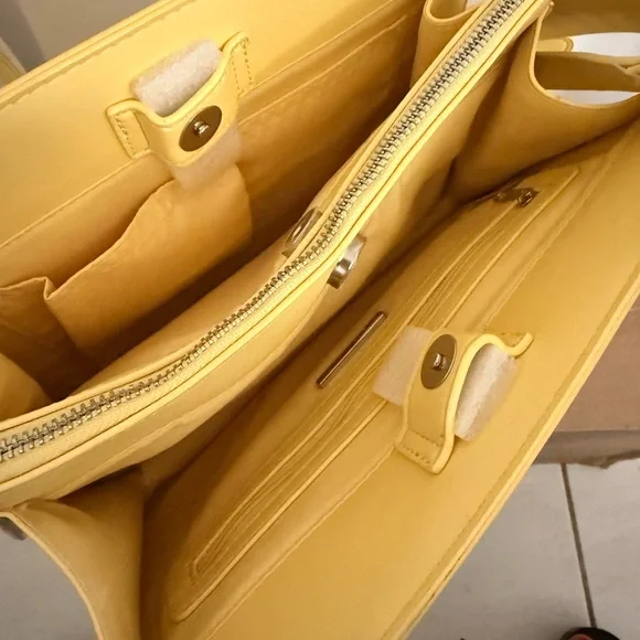 Steve Madden Mustard Crossbody Bag - Picture 3 of 4